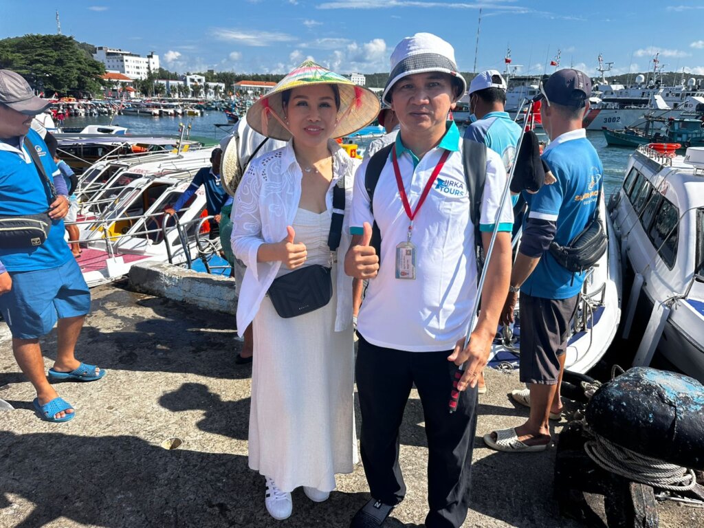 Průvodce JIRKA TOURS® během výletu na ostrově Phú Quốc