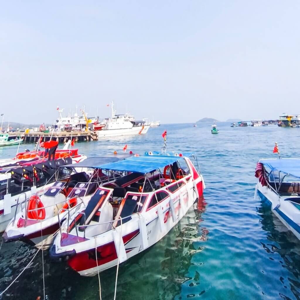 Děkujeme všem, kteří během sezóny 2024/2025 navštívili Phu Quoc společně s námi. Za každý výlet, doporučení, zprávu i podporu. Ostrov se neustále mění a roste, ale jedna věc zůstává stejná — lidé, kteří sem přijedou s úsměvem a odváží si zážitky, na které se nezapomíná. JIRKA TOURS® zůstává na Phu Quocu i mimo hlavní sezónu. Jsme tu pro vás po celý rok. JIRKA TOURS® | Jirka z ostrova Na ostrově česky.