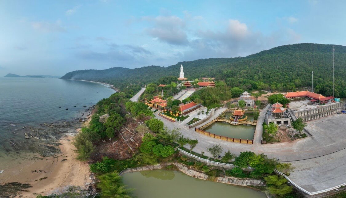 pagoda ho quoc phu quoc vyhled na more