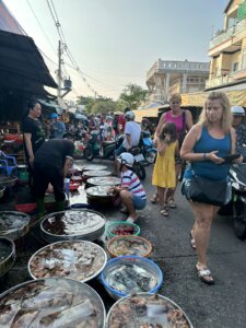 Autentická atmosféra místního trhu na Phu Quocu