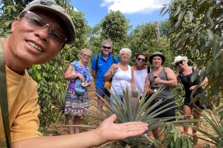 Průvodce Vietnam a Phu Quoc se skupinou během programu